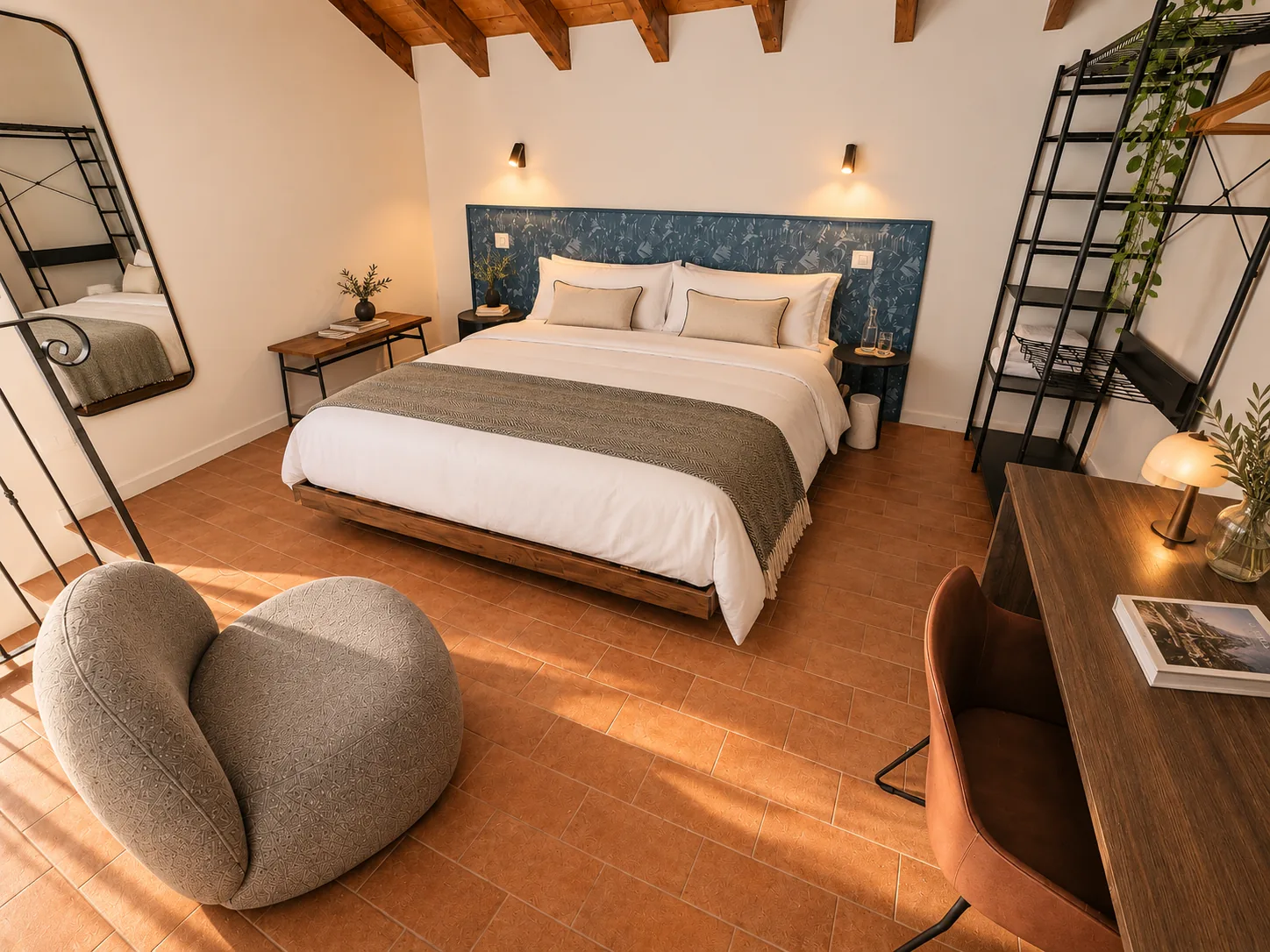 Guest room at Villa Paradiso Golf Club furnished on rental by Lizard